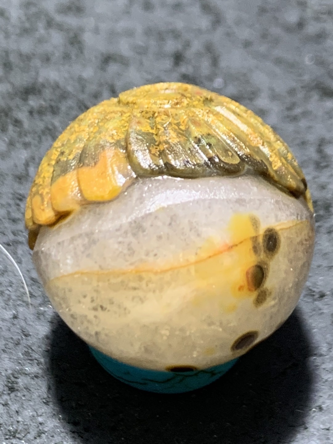 精美冰飘亚光战国红玛瑙手工俏色巧雕莲蓬珠一个