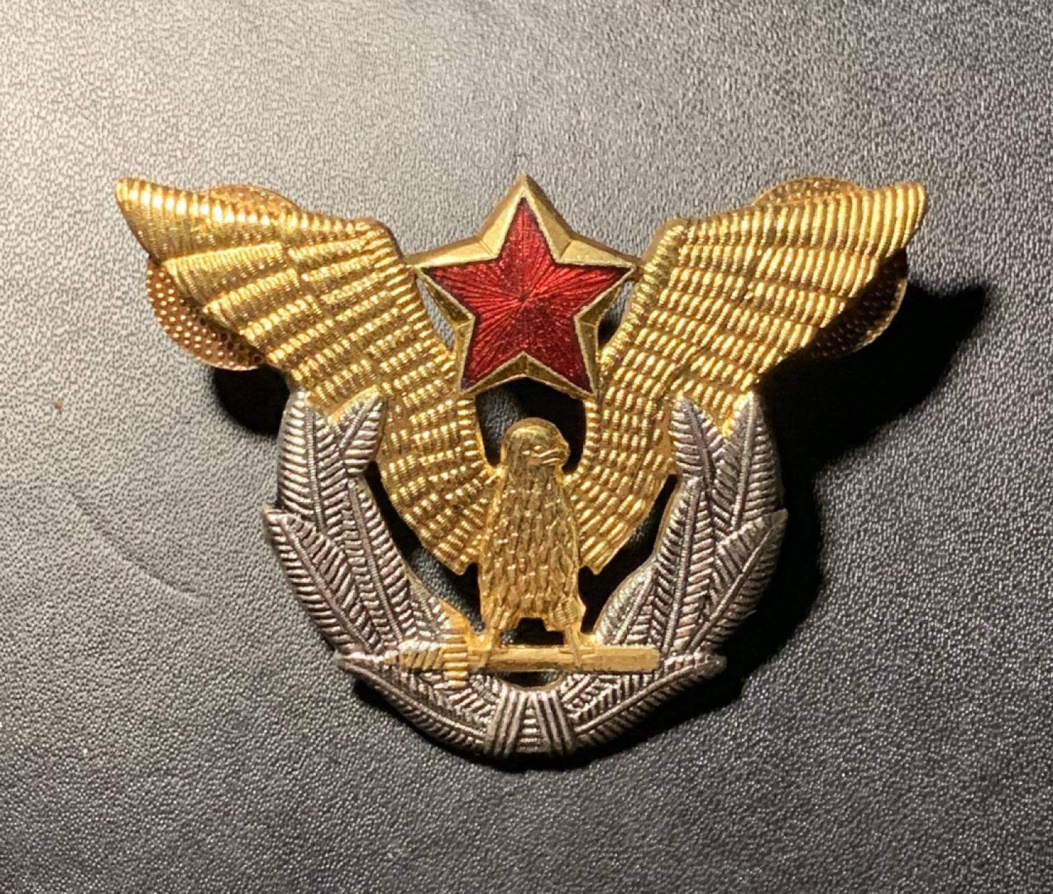 紫瑗钱币——第281期拍卖 南斯拉夫 人民空军 珐琅彩帽徽 UNC