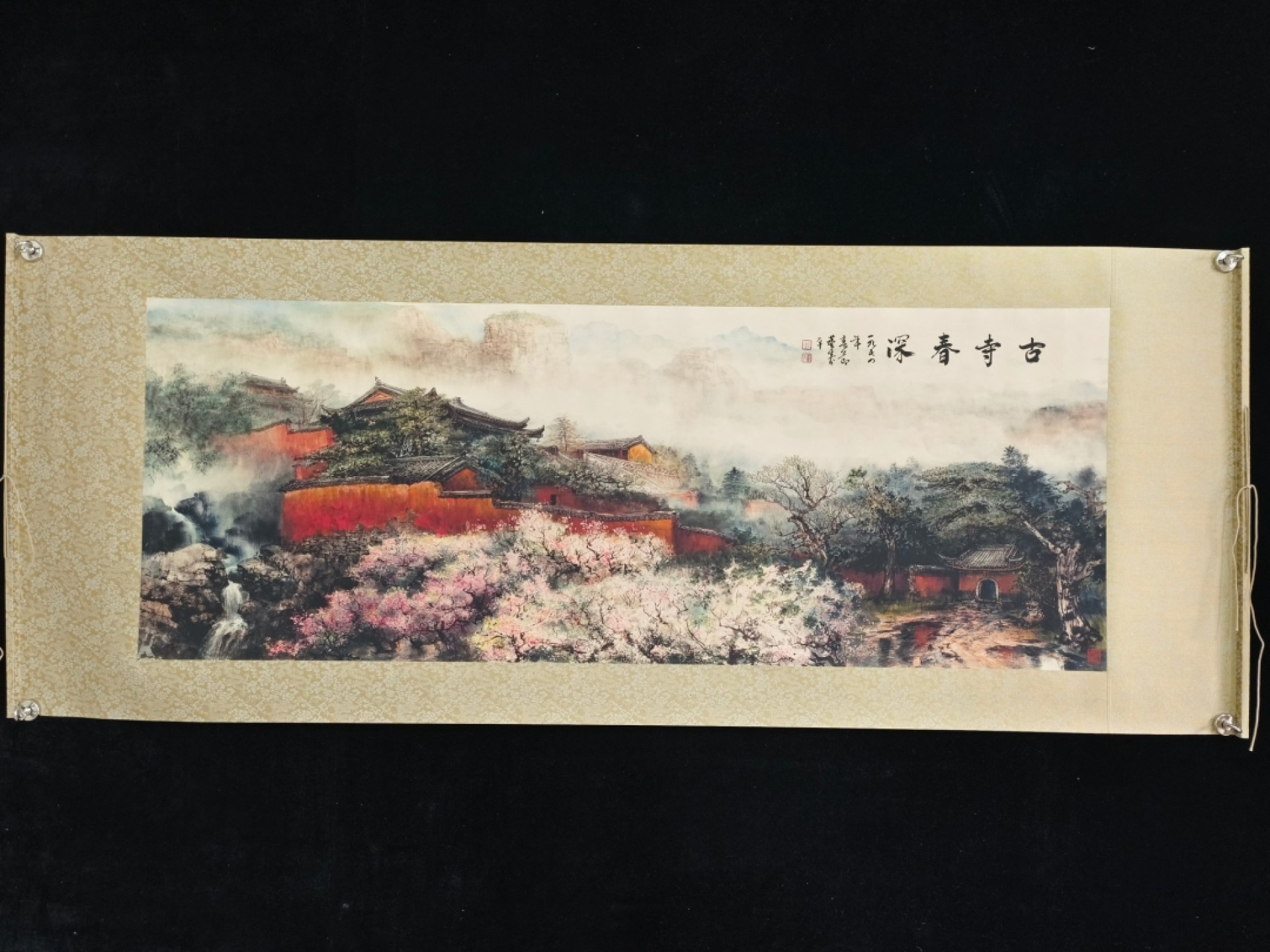 古寺春深