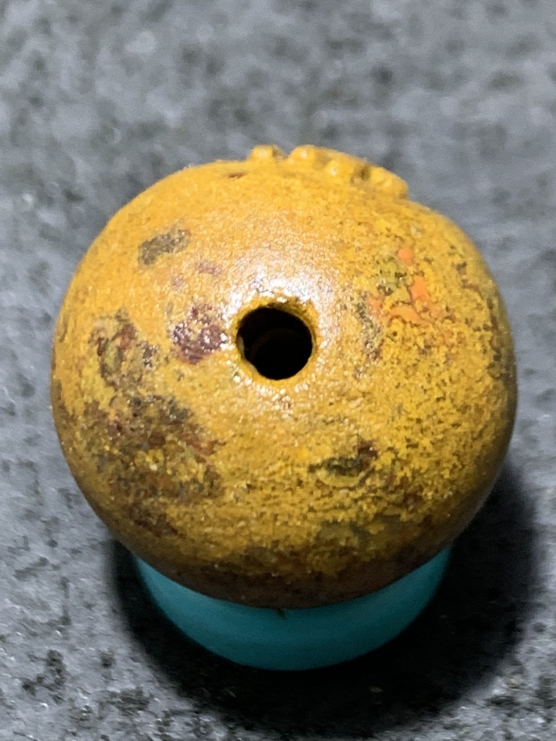 精美亚光草花纹战国红玛瑙手工雕刻佛字单珠一颗！