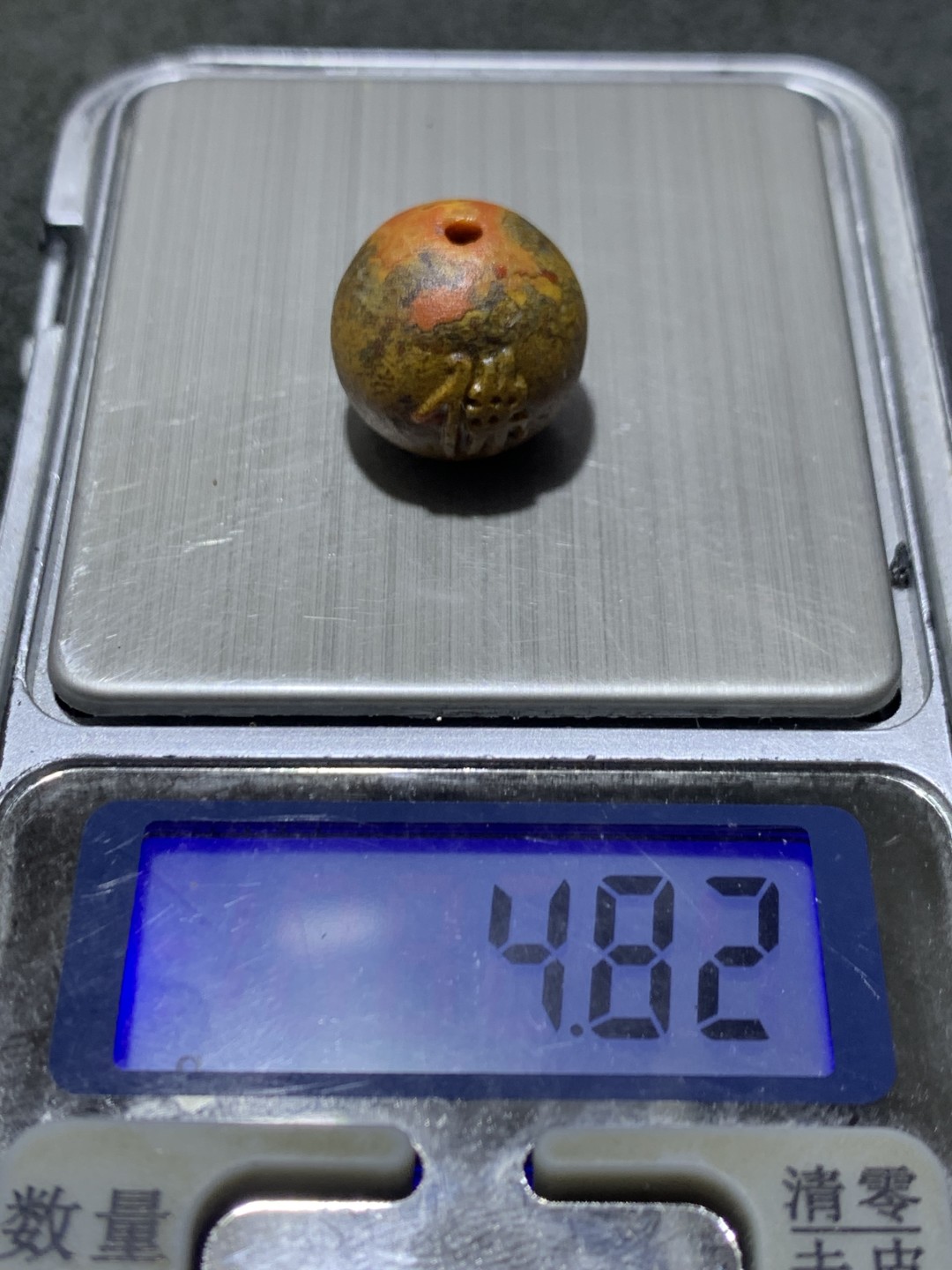精美亚光草花纹战国红玛瑙手工雕刻佛字单珠一颗！