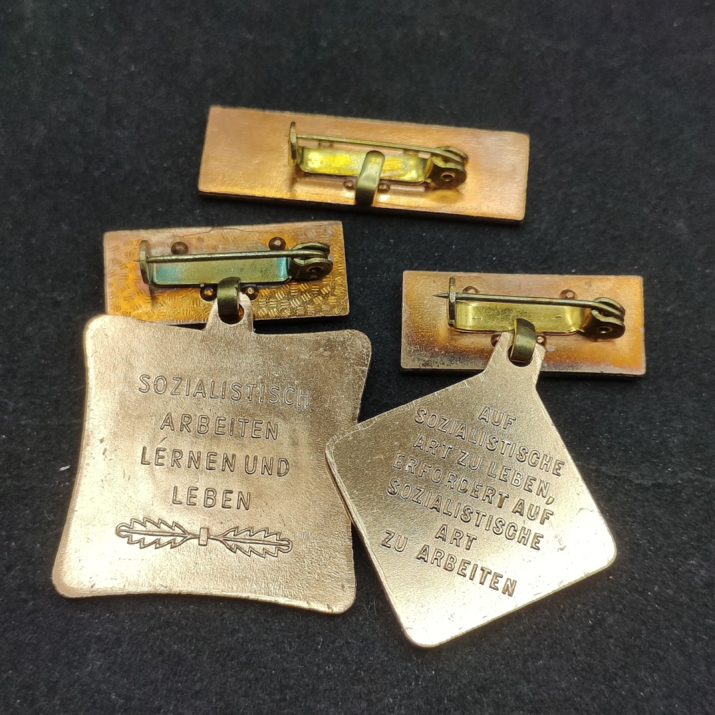 全场0元起拍 第66期 咸鱼国勋章拍卖专场 6月21日（周三）下午6：00开始 东德劳动奖章一组