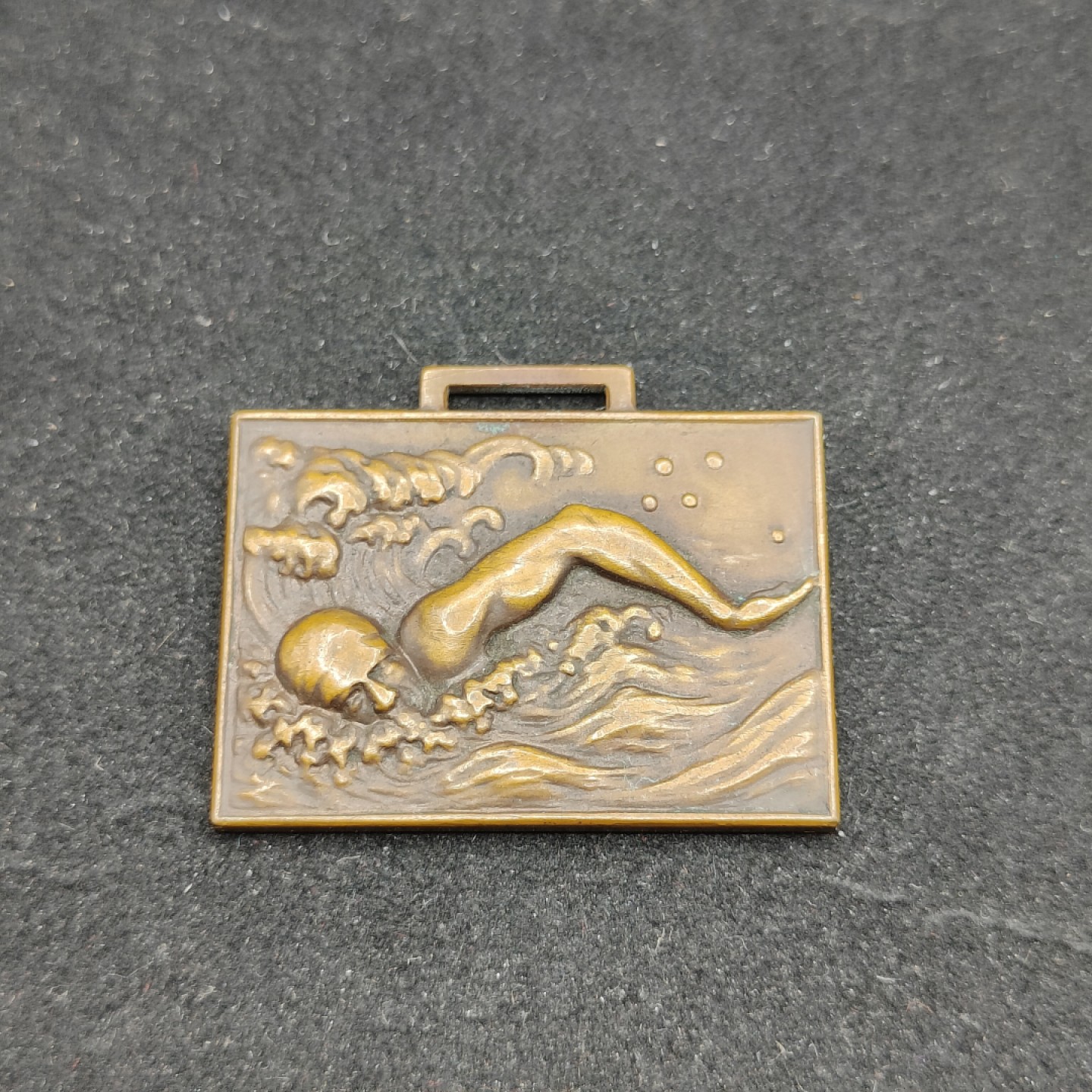 全场0元起拍 第66期 咸鱼国勋章拍卖专场 6月21日（周三）下午6：00开始 1932年高校水泳部徽章