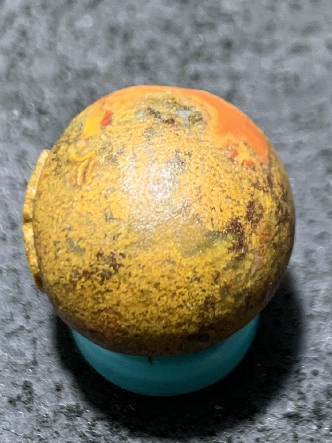 精美亚光草花纹战国红玛瑙手工雕刻佛字单珠一颗！