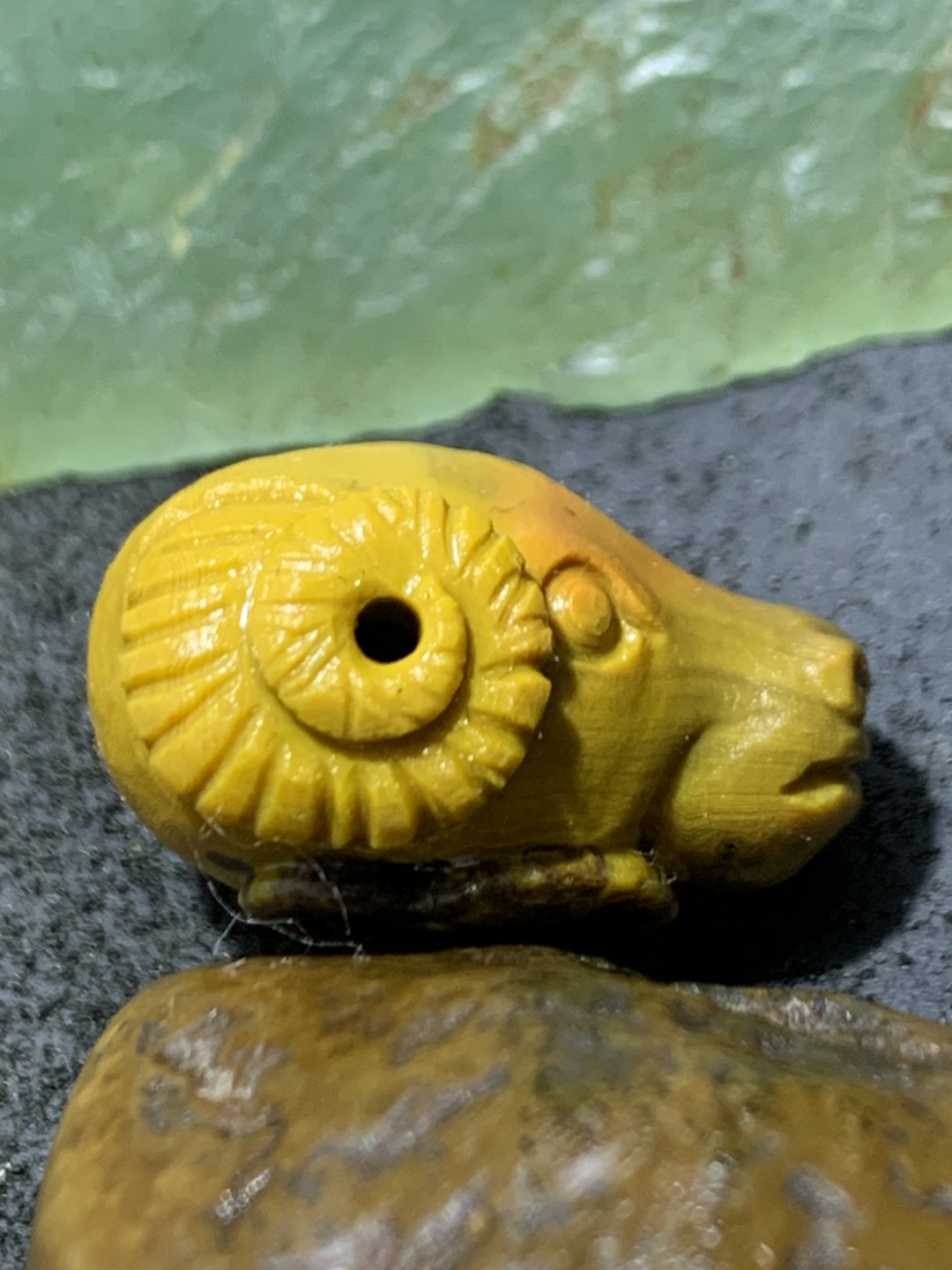 精美亚光战国红玛瑙手工俏色巧雕如意牛头一体佛头三通一个