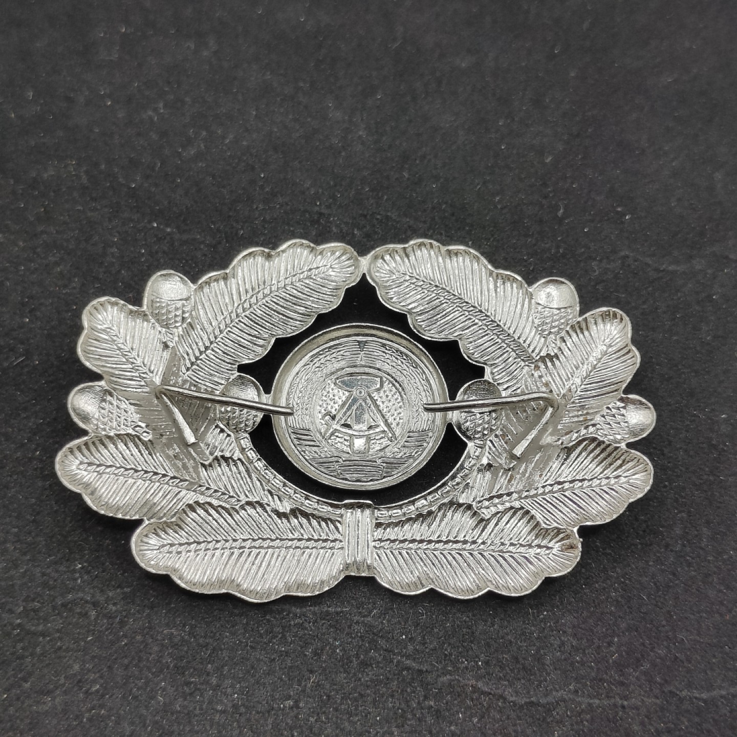 全场0元起拍 第66期 咸鱼国勋章拍卖专场 6月21日（周三）下午6：00开始 东德陆军军官帽徽