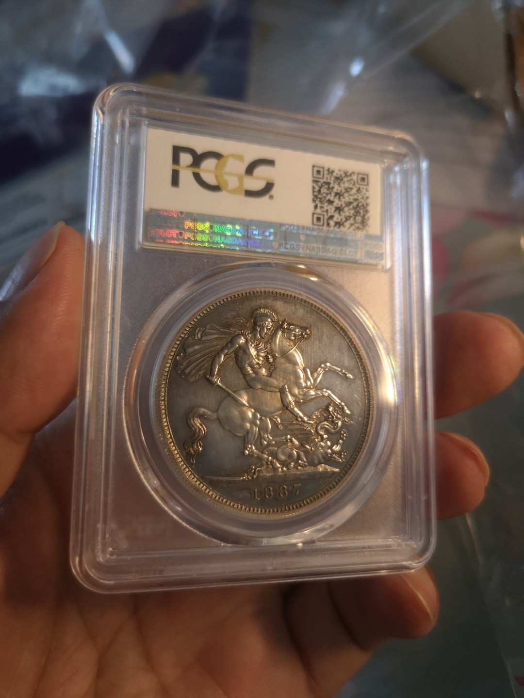 长老汇精品老银币系列 英国1887维多利亚高冠1克朗精制马剑大银币，PCGS PR62 CAM，镜面，蓝色包浆，非常漂亮