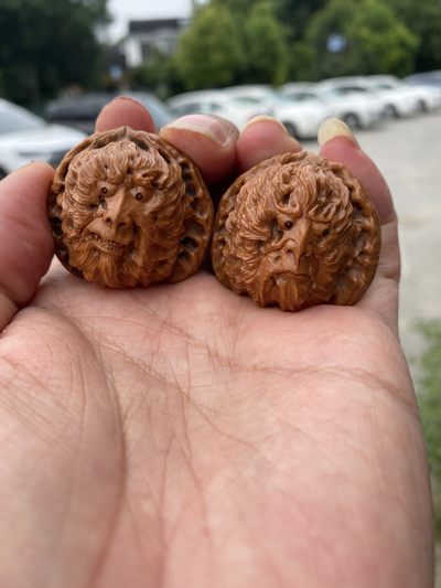 苏工核雕与你有缘，福利不断，纯手工 - 苏工核桃雕齐天大圣手把件，雕工深峻，10年前老树，陈料，没有任何科技与狠活，尺寸3。88