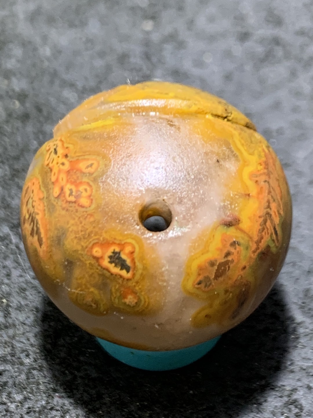 精美冰飘草花纹亚光战国红玛瑙手工俏色巧雕太极阴阳鱼2.0圆珠一个，