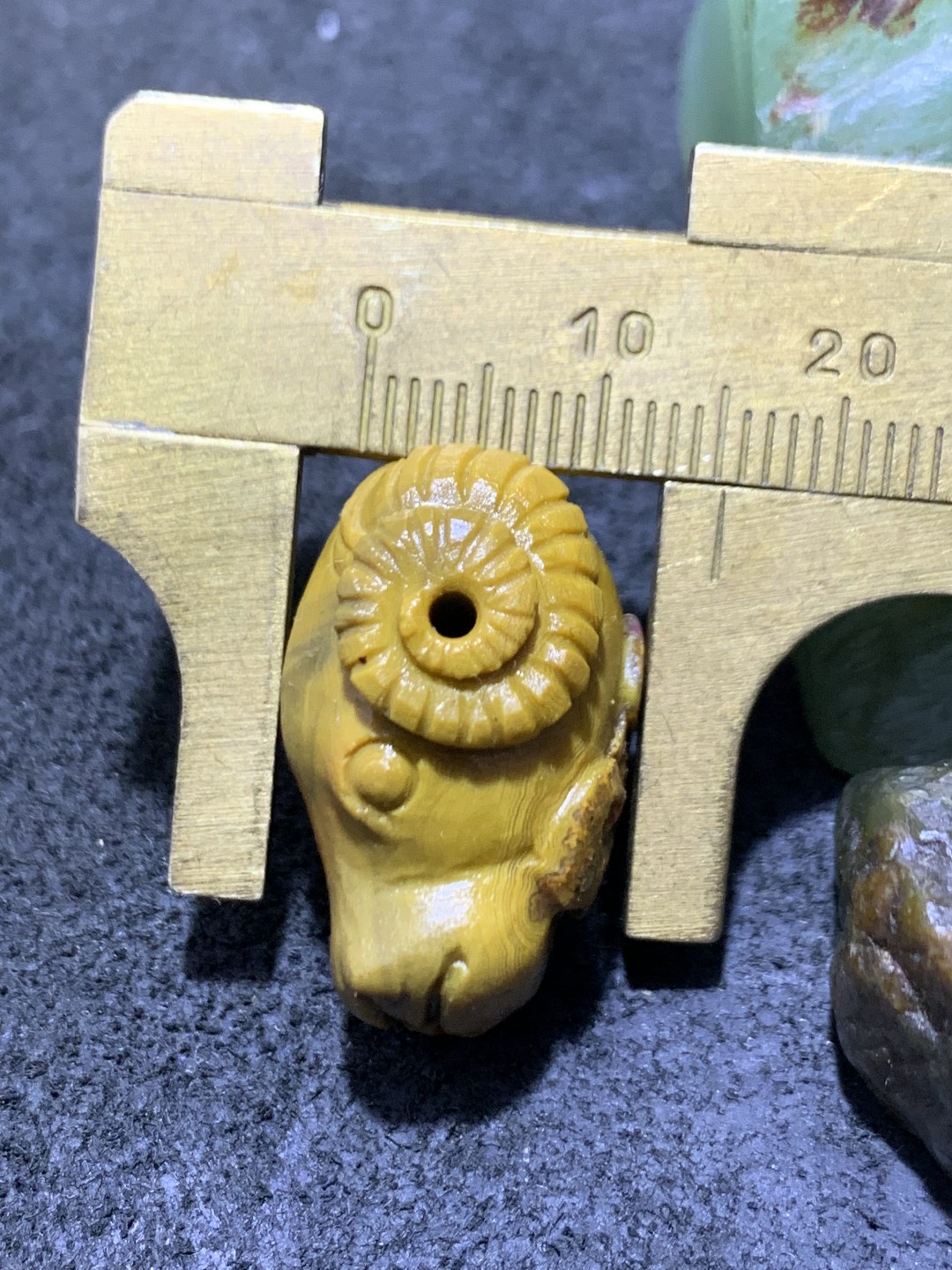 精美亚光战国红玛瑙手工俏色巧雕如意牛头一体佛头三通一个