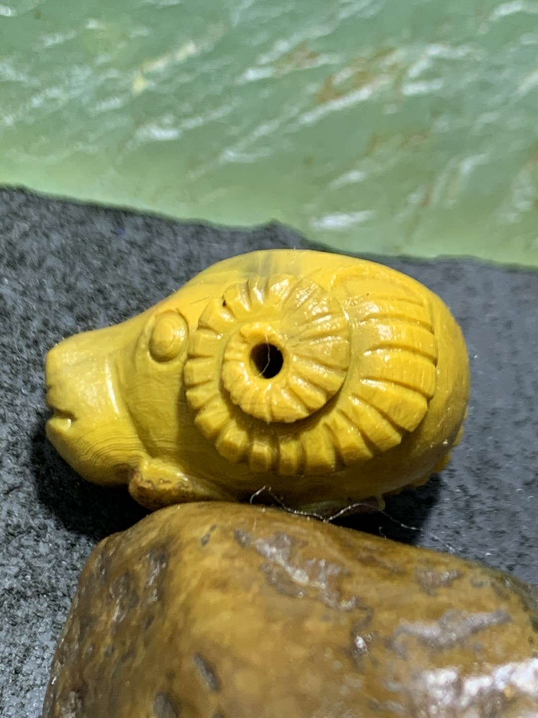 精美亚光战国红玛瑙手工俏色巧雕如意牛头一体佛头三通一个