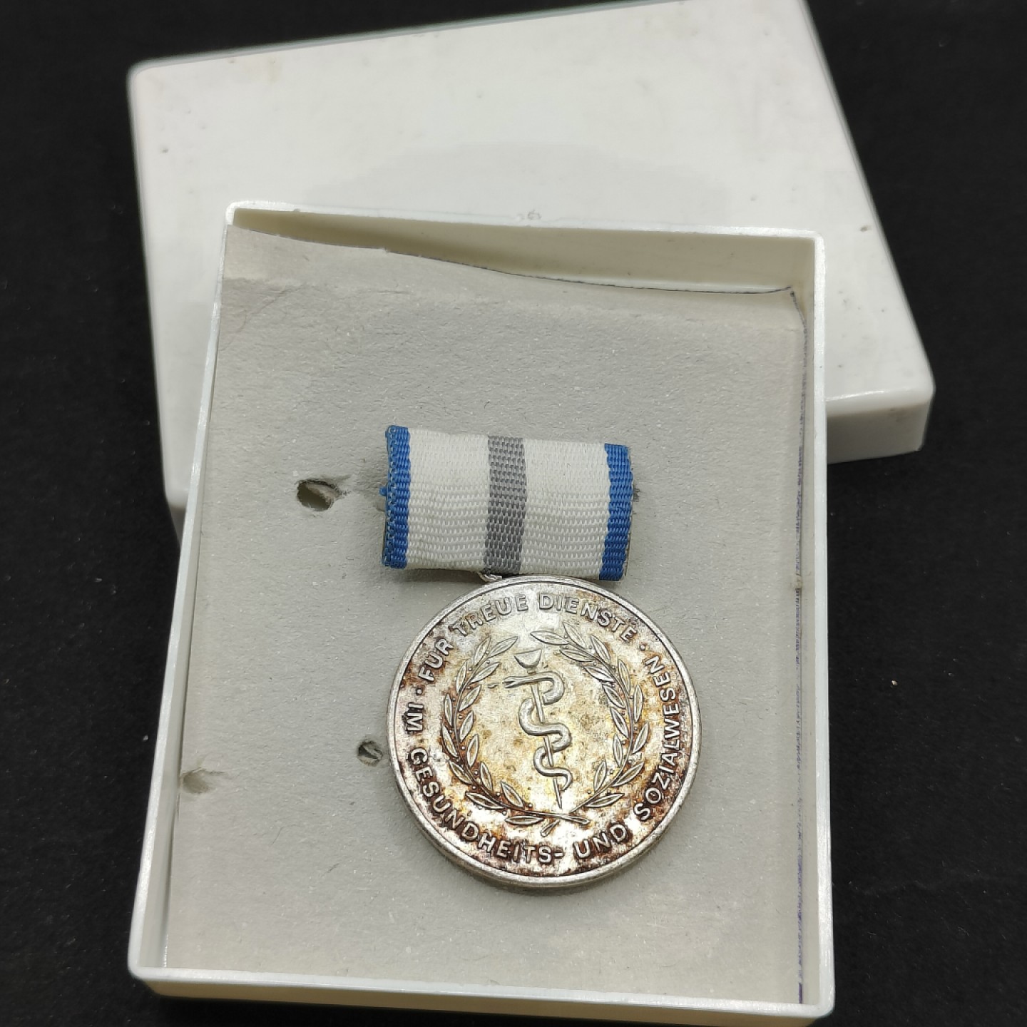 全场0元起拍 第66期 咸鱼国勋章拍卖专场 6月21日（周三）下午6：00开始 东德公共卫生忠诚服务二十年奖章