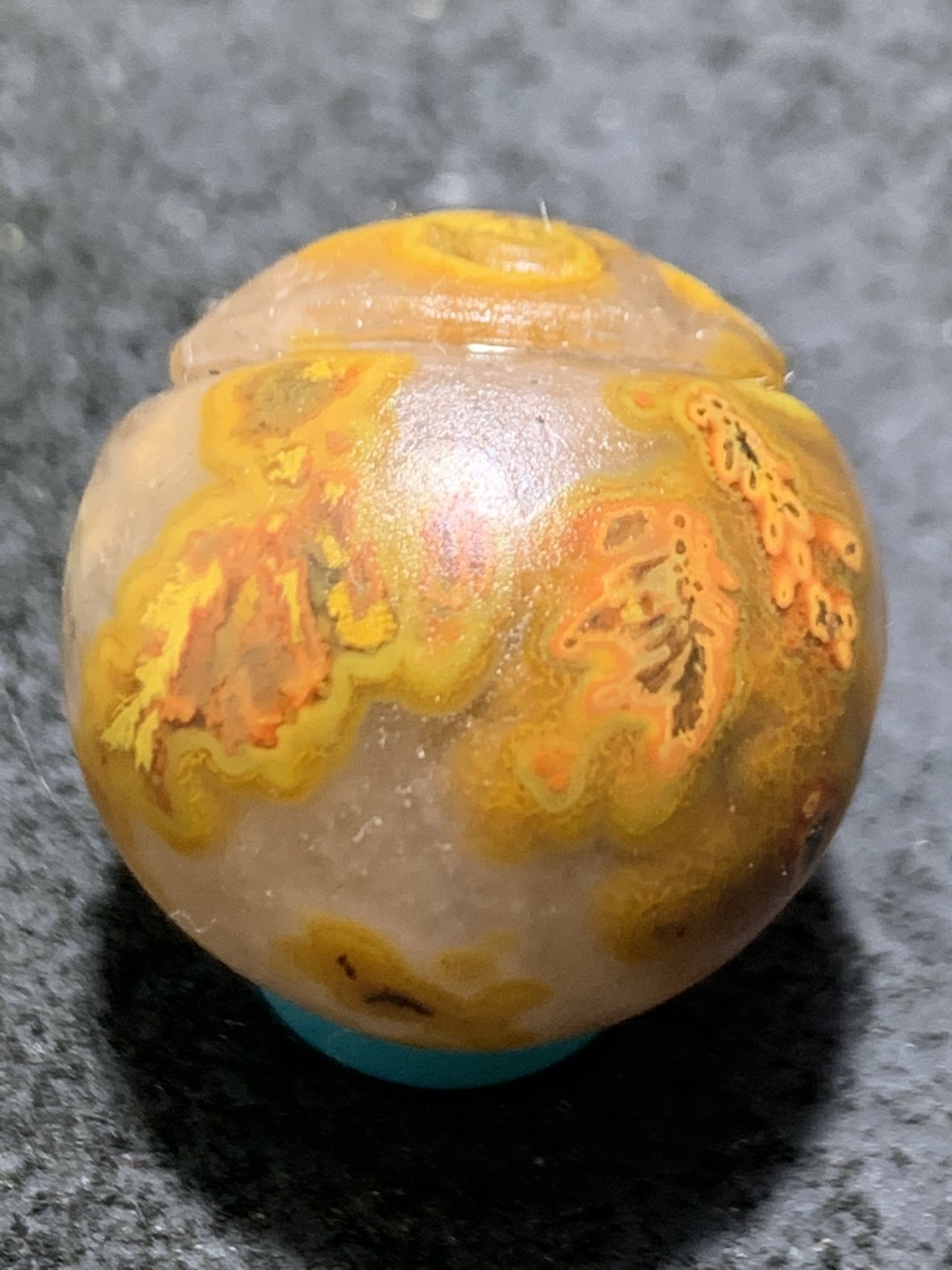 精美冰飘草花纹亚光战国红玛瑙手工俏色巧雕太极阴阳鱼2.0圆珠一个，