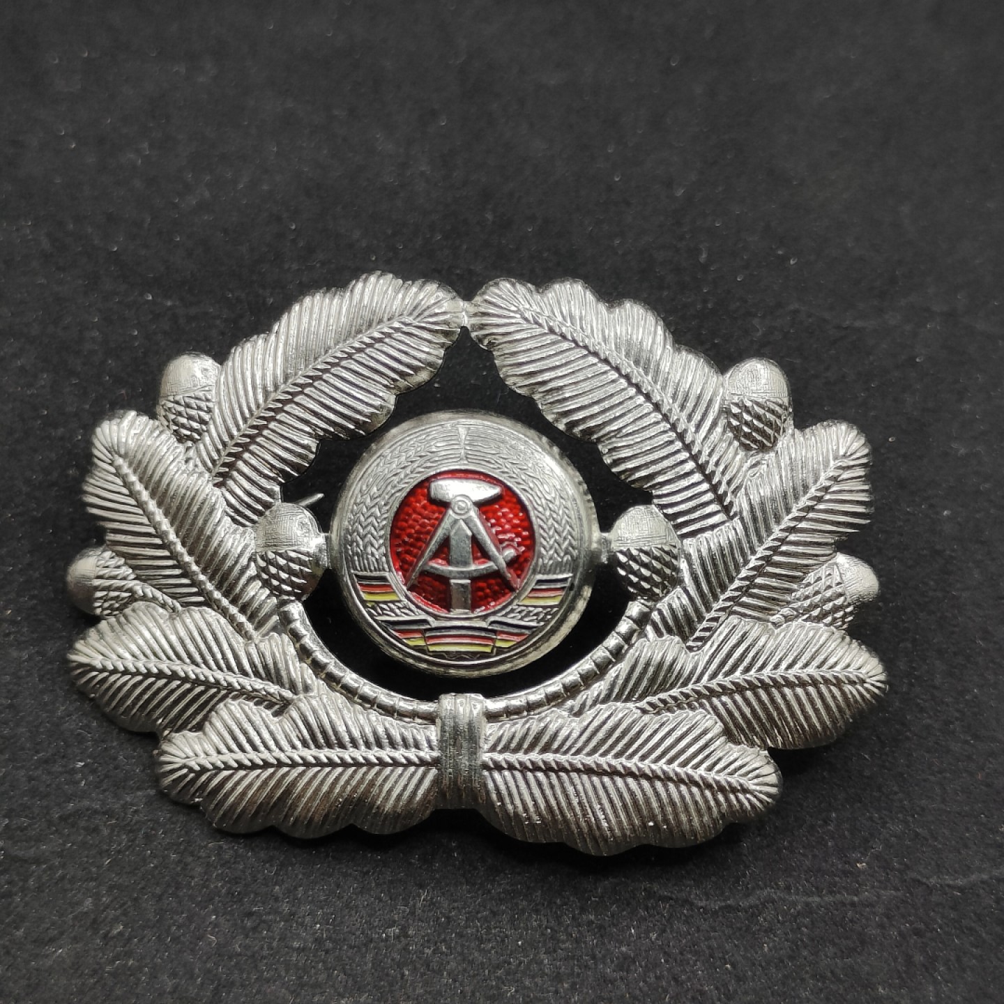 全场0元起拍 第66期 咸鱼国勋章拍卖专场 6月21日（周三）下午6：00开始 东德陆军军官帽徽