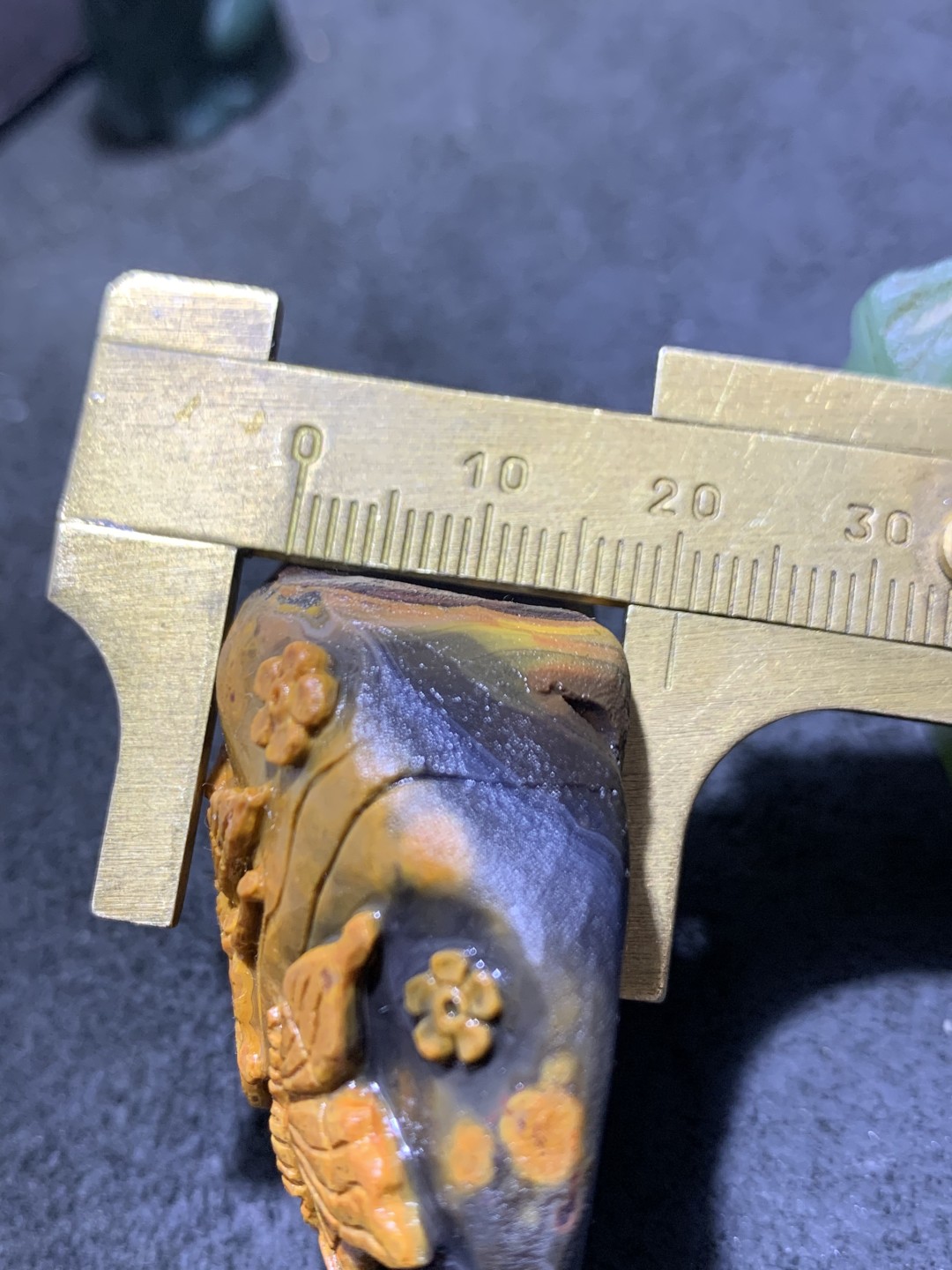 精美亚光原皮战国红玛瑙手工雕刻蝶恋花随形把件一个