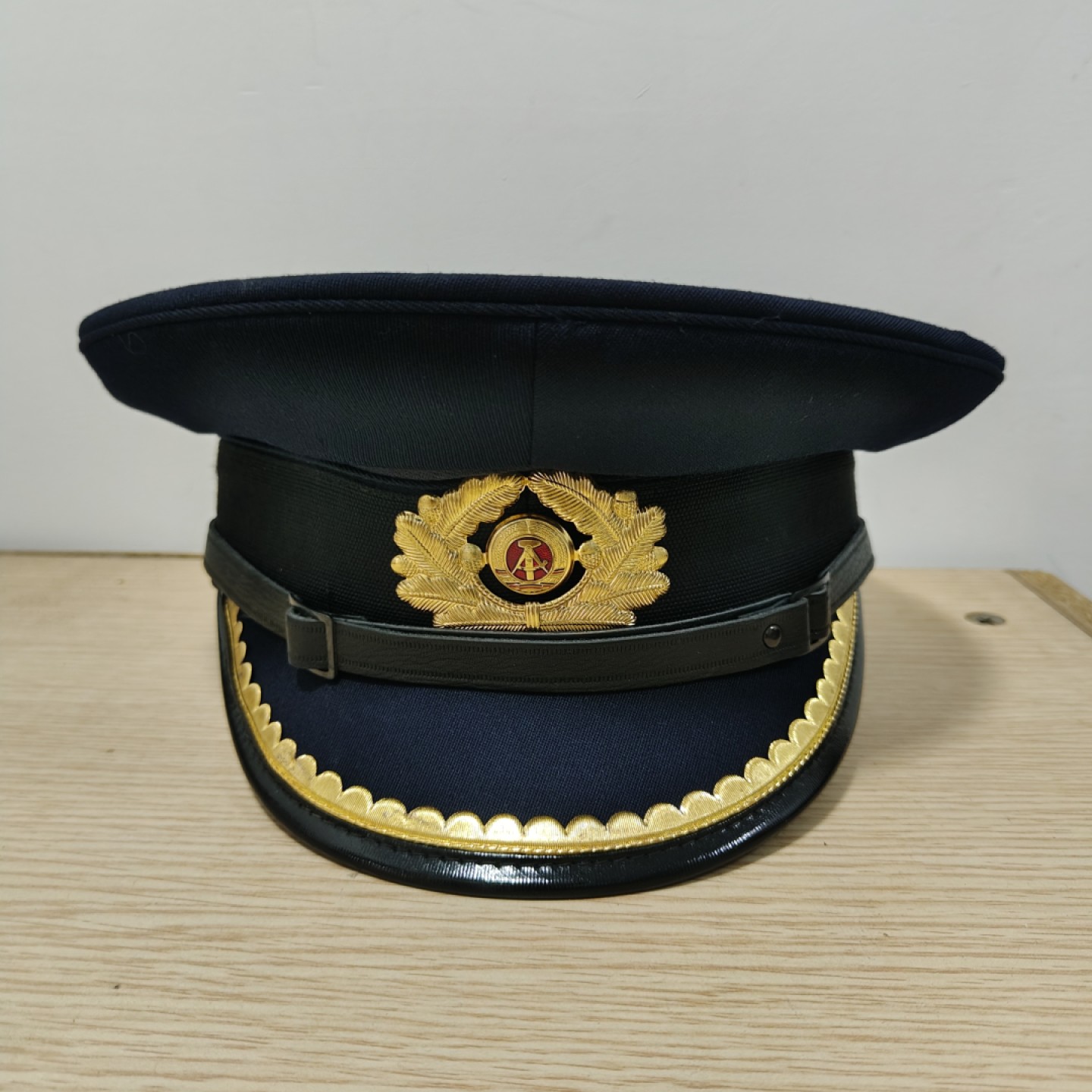 全场0元起拍 第66期 咸鱼国勋章拍卖专场 6月21日（周三）下午6：00开始 东德海军尉官大檐帽 57CM