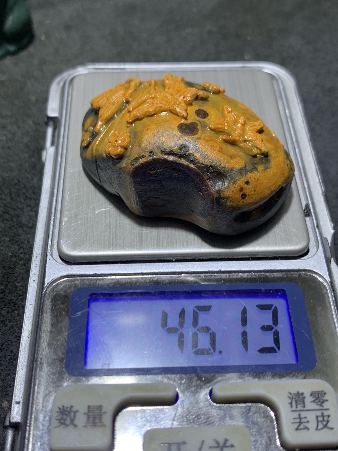 精美亚光原皮战国红玛瑙手工雕刻蝶恋花随形把件一个