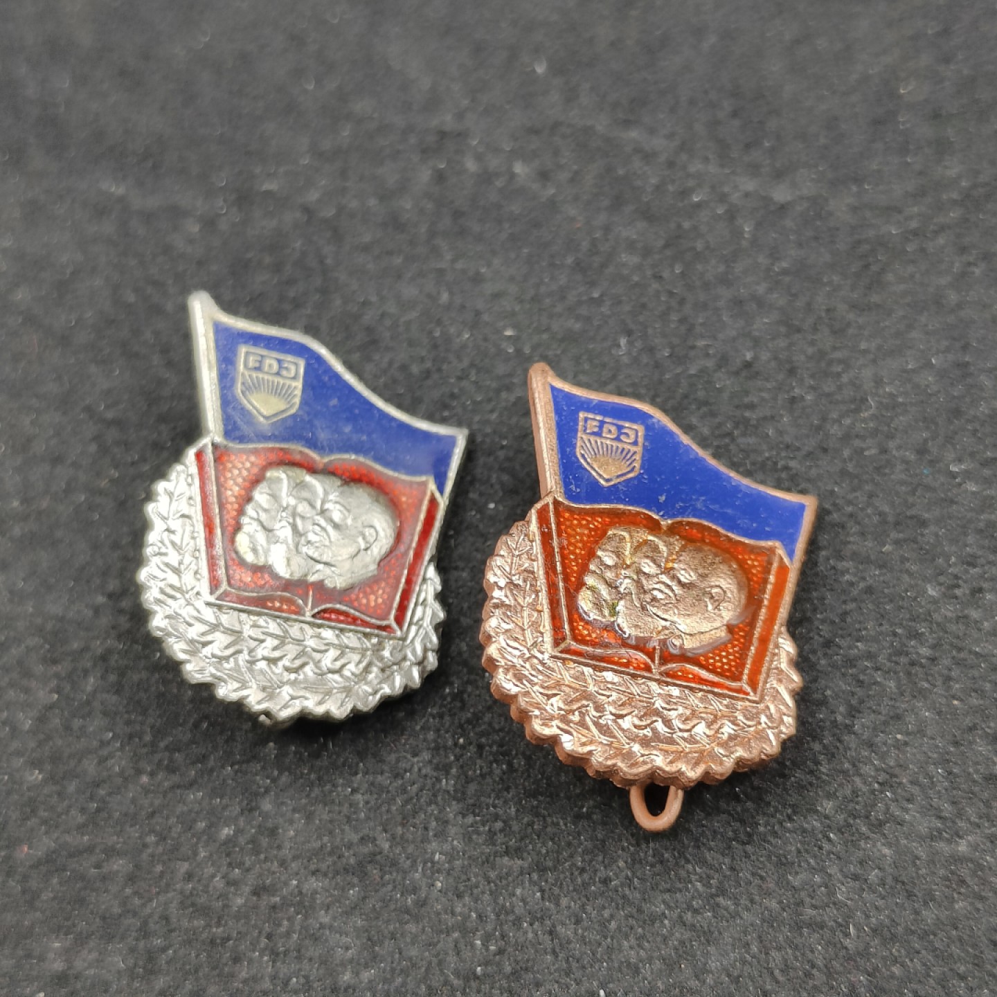 全场0元起拍 第66期 咸鱼国勋章拍卖专场 6月21日（周三）下午6：00开始 东德fdj青年团奖章银 铜一组