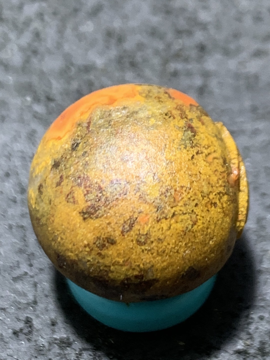 精美亚光草花纹战国红玛瑙手工雕刻佛字单珠一颗！