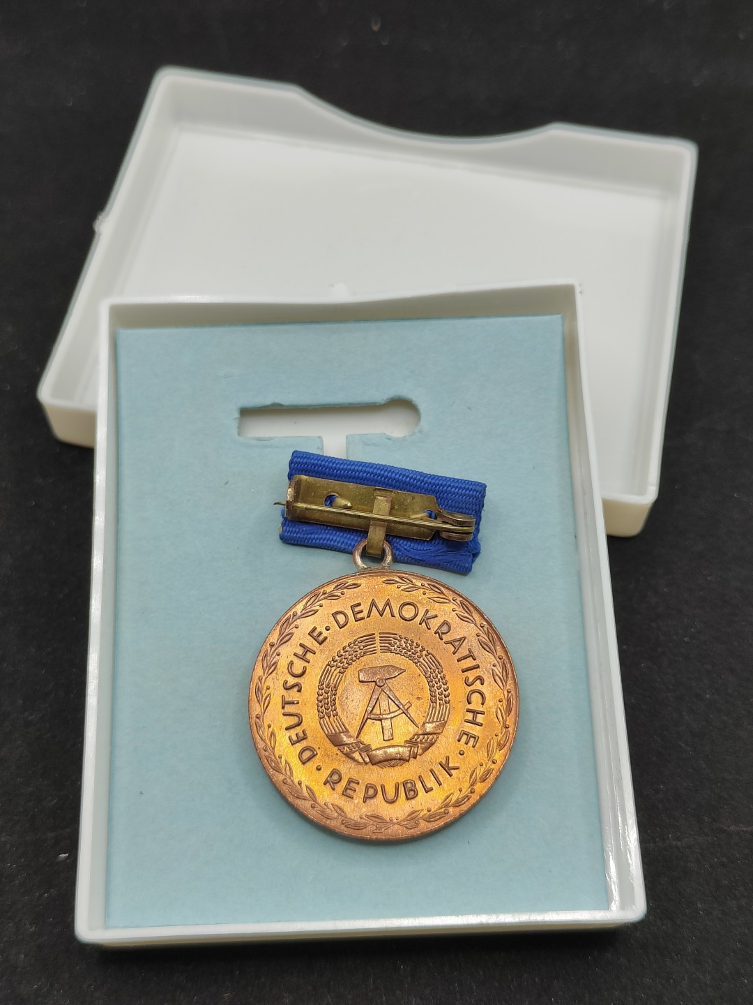 全场0元起拍 第66期 咸鱼国勋章拍卖专场 6月21日（周三）下午6：00开始 东德裴斯洛泰齐忠诚服务奖章 铜级