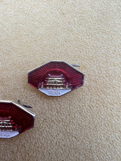 为人民服务北京天安门像章单枚价格 为人民服务北京天安门像章单枚价格