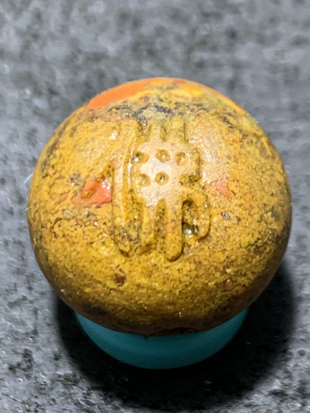 精美亚光草花纹战国红玛瑙手工雕刻佛字单珠一颗！
