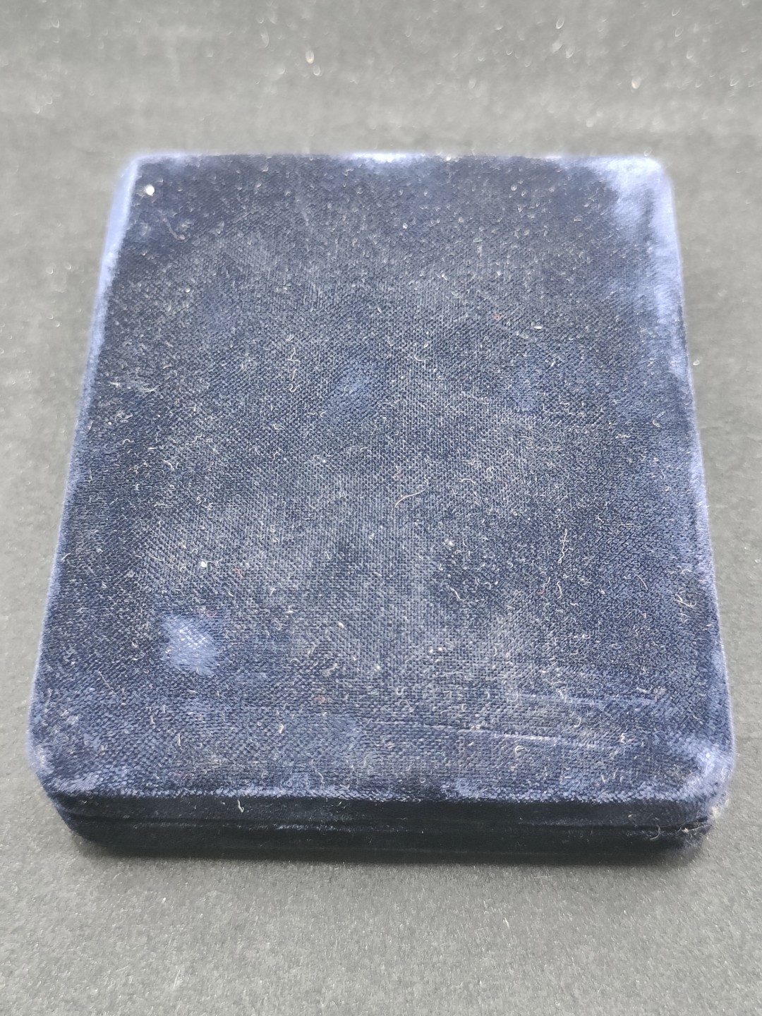 全场0元起拍 第66期 咸鱼国勋章拍卖专场 6月21日（周三）下午6：00开始 朝总联版烫金国徽盒朝鲜民主主义人民共和国创建纪念章