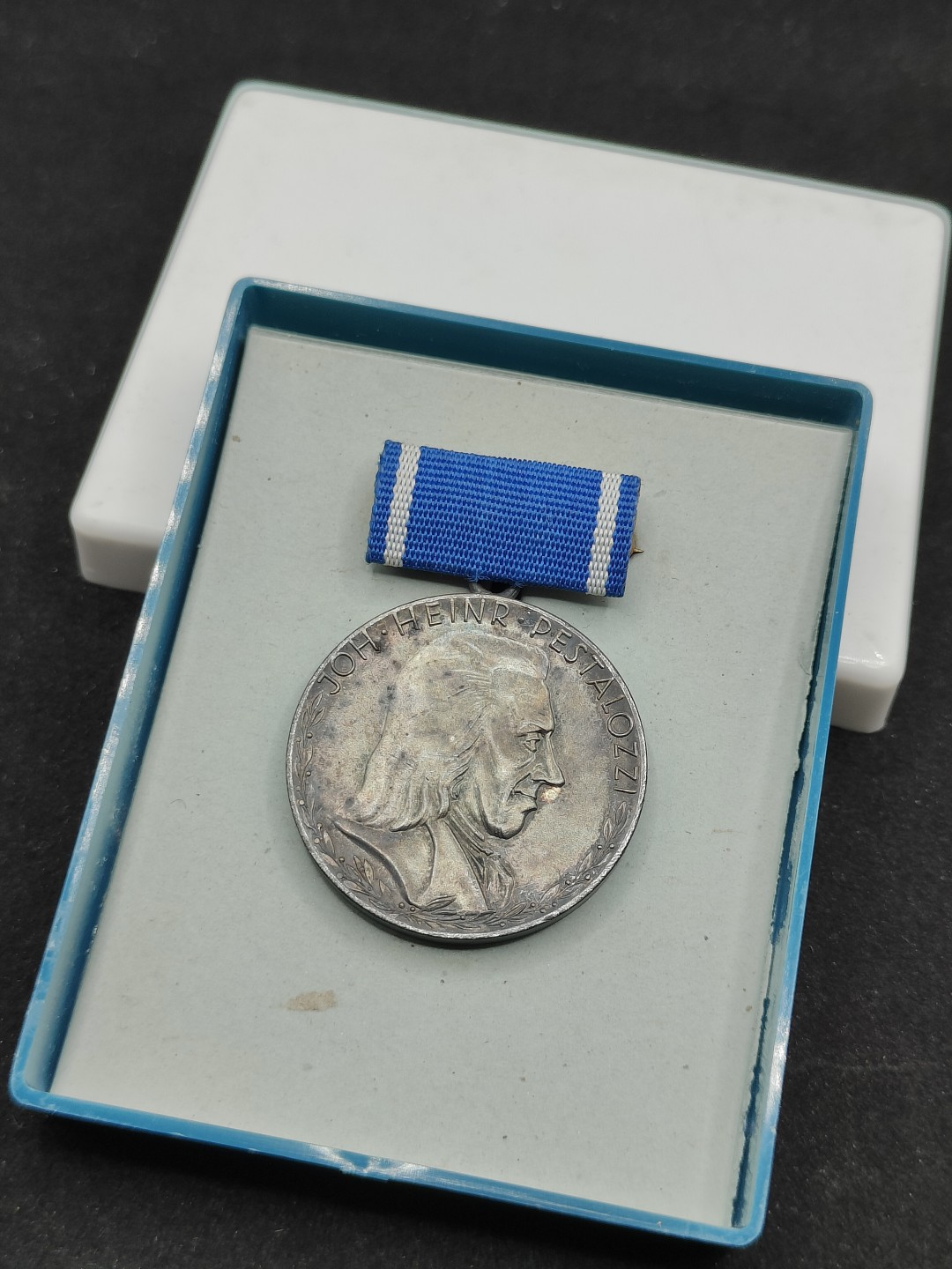 全场0元起拍 第66期 咸鱼国勋章拍卖专场 6月21日（周三）下午6：00开始 东德裴斯洛泰齐忠诚服务奖章银级