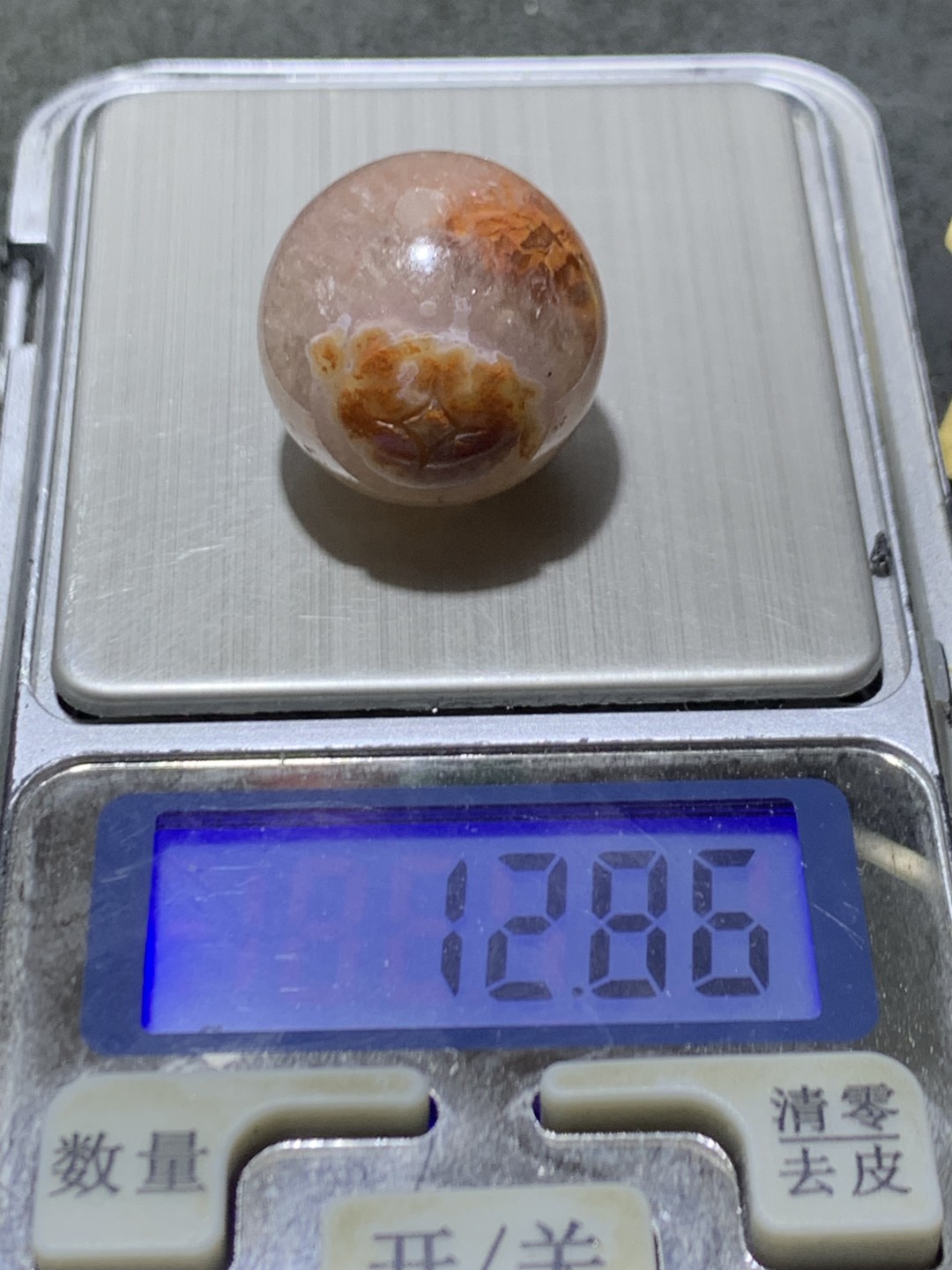 精美冰飘战国红玛瑙手工雕刻钱币珠一颗！寓意：招财进宝