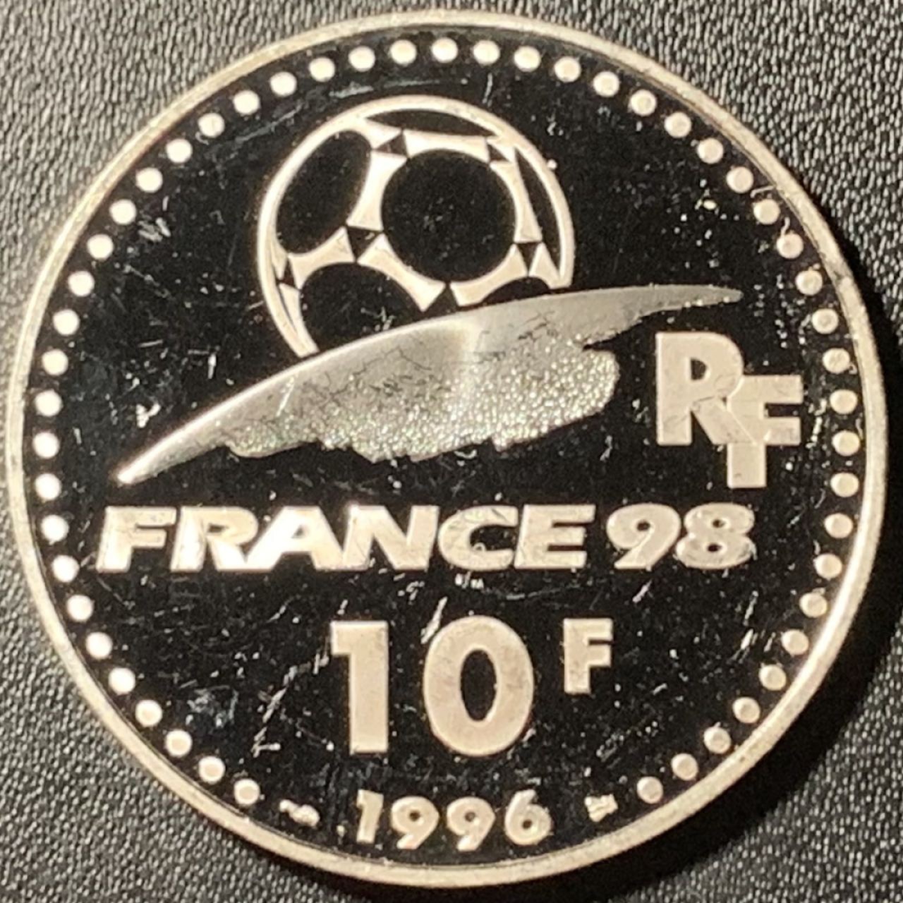 紫瑗钱币——第281期拍卖 法国 1996年 法国世界杯 进球 10法郎 21.16克 0.9银 精制（划痕）