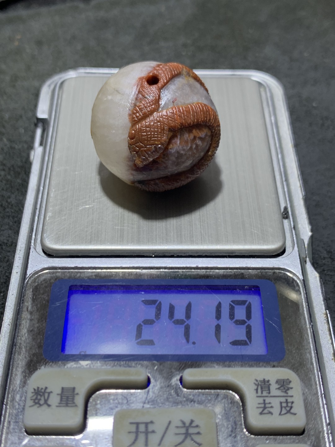 精美冰飘糖心料亚光战国红玛瑙手工俏色巧雕灵蛇随形珠一个