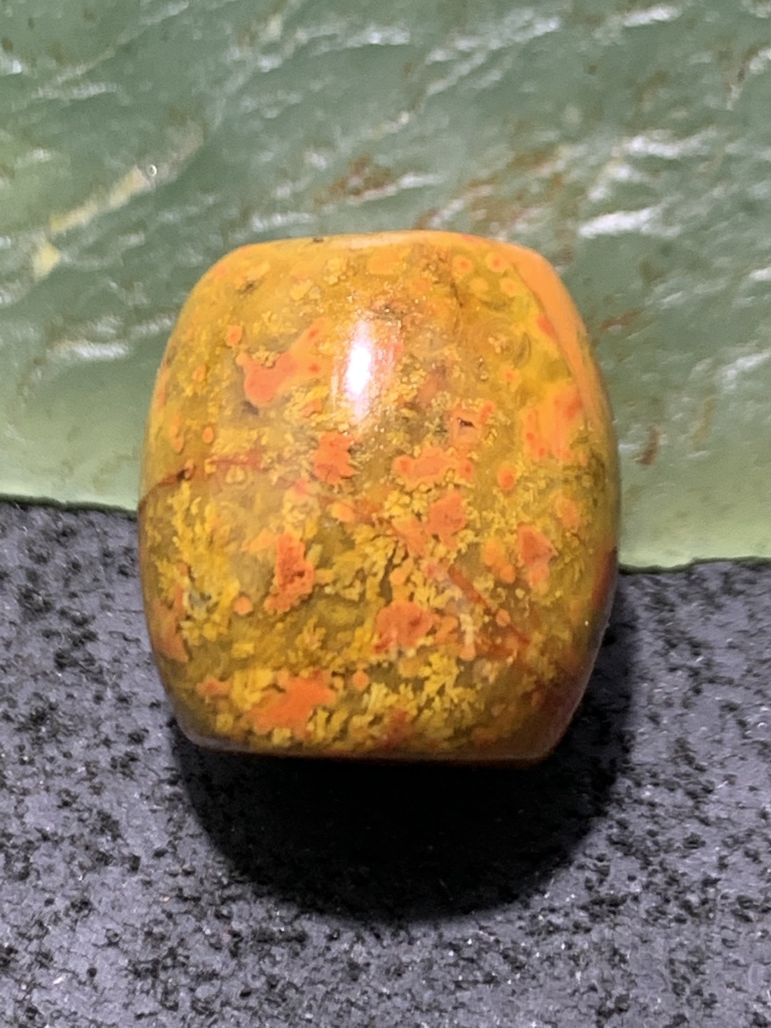 精美黄金草花纹战国红玛瑙桶珠一颗