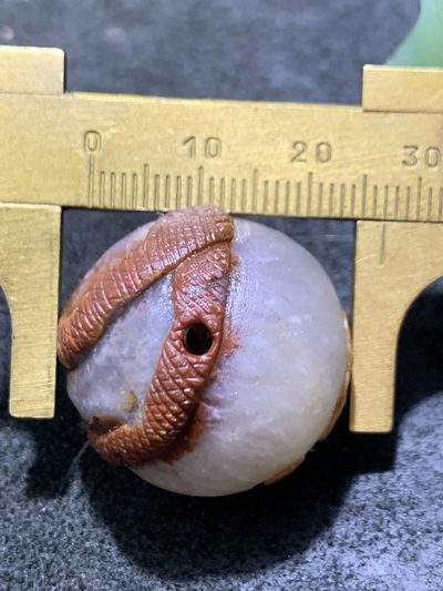 精美冰飘糖心料亚光战国红玛瑙手工俏色巧雕灵蛇随形珠一个 精美冰飘糖心料亚光战国红玛瑙手工俏色巧雕灵蛇随形珠一个