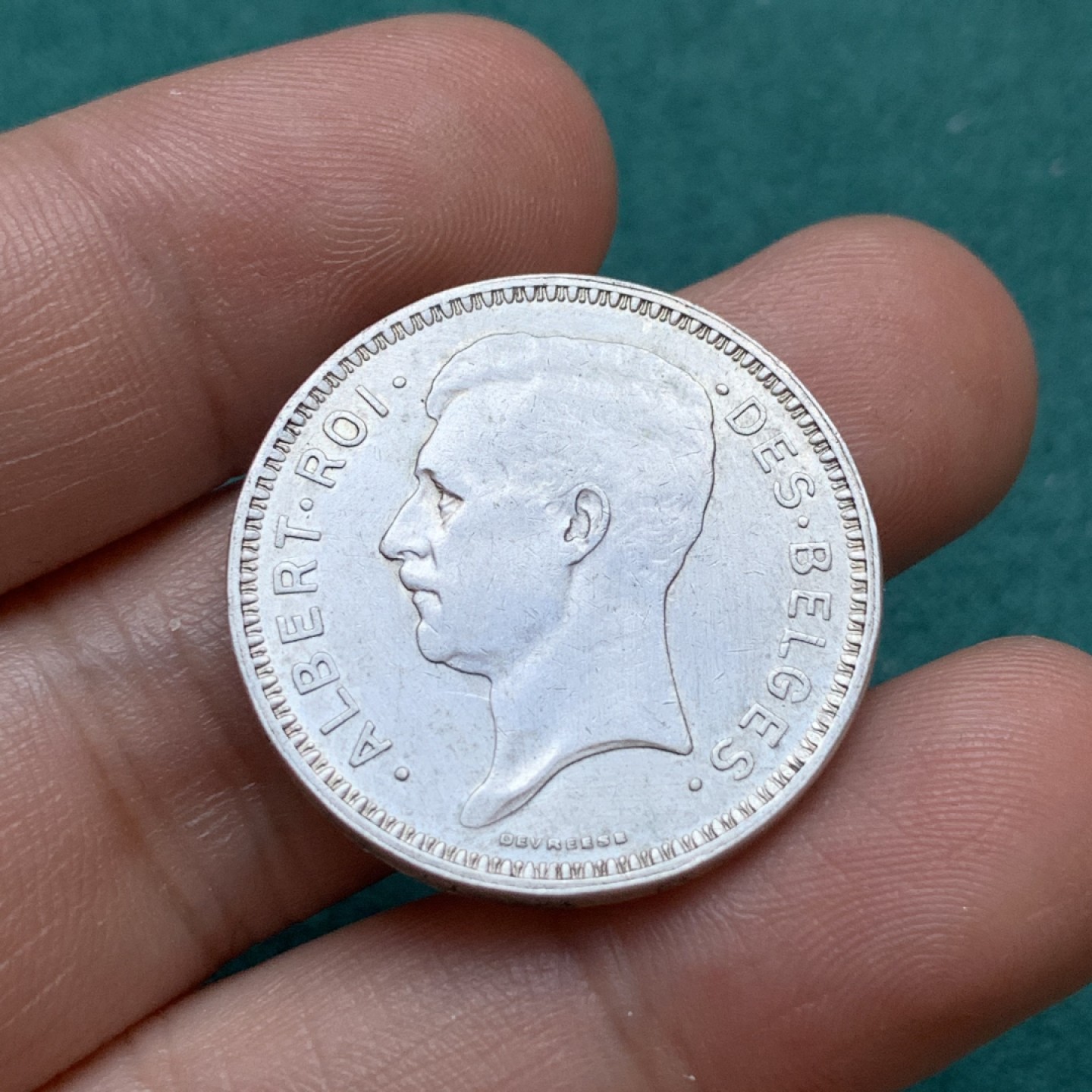 《竞宝斋》第175场-周日，周一2场 (全场包邮) 比利时1934年三任国王阿贝尔一世头像20法郎银币。680银，直径28mm，重量11g