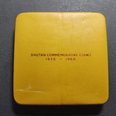0起1加-纯粹捡漏拍-209套币银币场 - 【少见】不丹1966年3努尔特鲁姆登基40周年官方精制纪念套币-盒证全-量6000