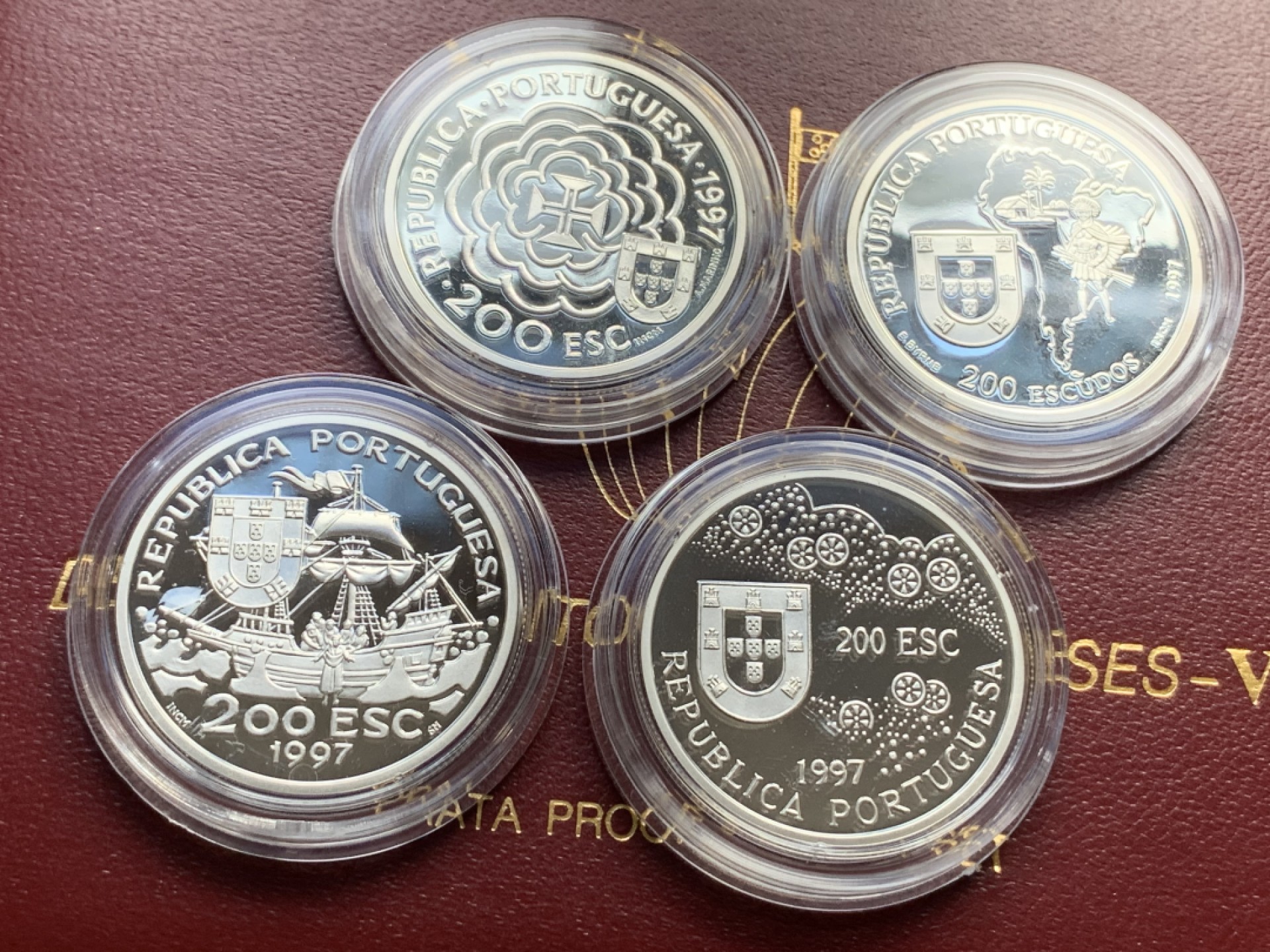 《竞宝斋》第175场-周日，周一2场 (全场包邮) 原盒证书 葡萄牙1997年发现新大陆航海家系列200埃斯库多精制大银币 4枚一套，单枚26.5克