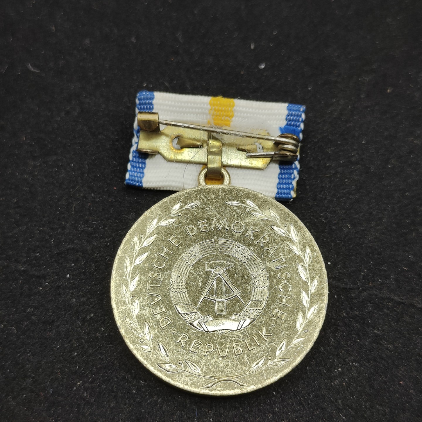 全场0元起拍 第67期 咸鱼国勋章拍卖专场 6月25日（周日）下午6：00开始 东德公共卫生事业忠诚服务三十年獎章