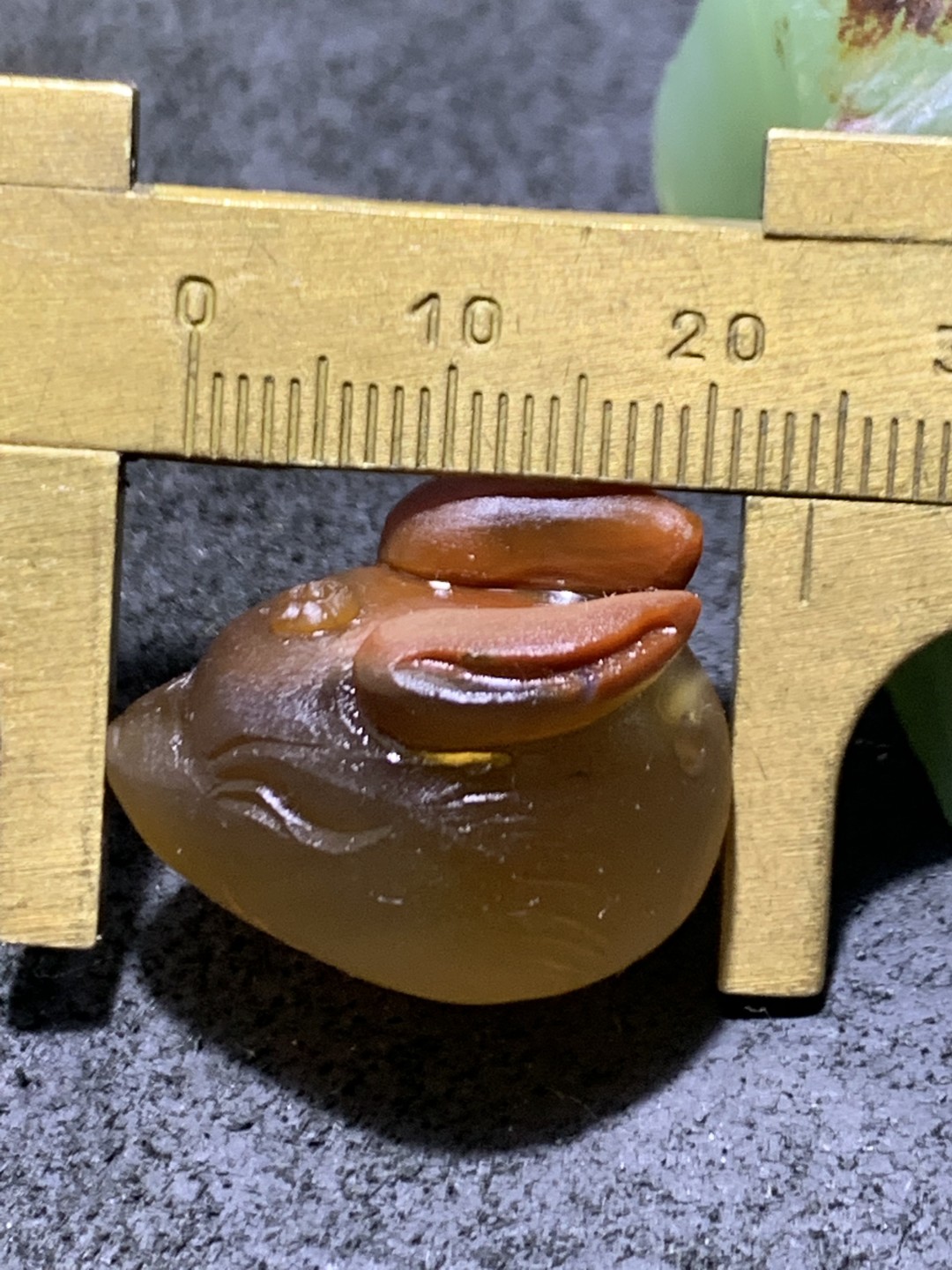 精美亚光高玉化巴西玛瑙手工俏色巧雕灵狐吊坠一个，