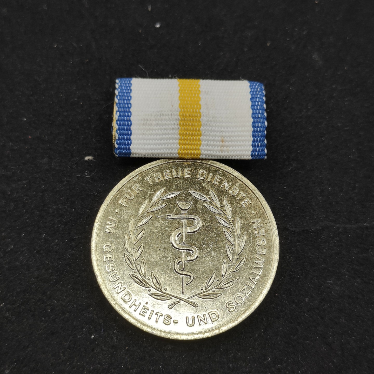 全场0元起拍 第67期 咸鱼国勋章拍卖专场 6月25日（周日）下午6：00开始 东德公共卫生事业忠诚服务三十年獎章