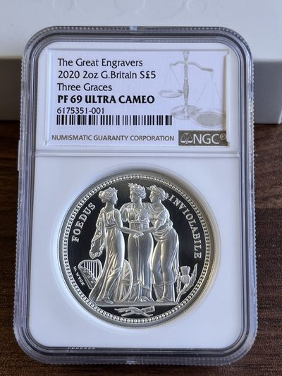 【海寕潮】年中大拍 - 【海寧潮】英国2020年美惠三女神2盎司纪念银币NGC-PF69原盒证书，证书编号2265