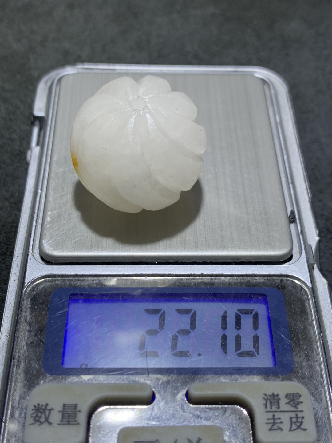 精美亚光满冰飘战国红玛瑙手工雕刻大瓜珠一颗！