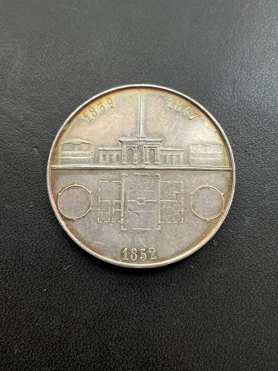 欧洲章牌-拍卖第25场 法国燃气照明灯银奖章  直径：37 mm ，20 g