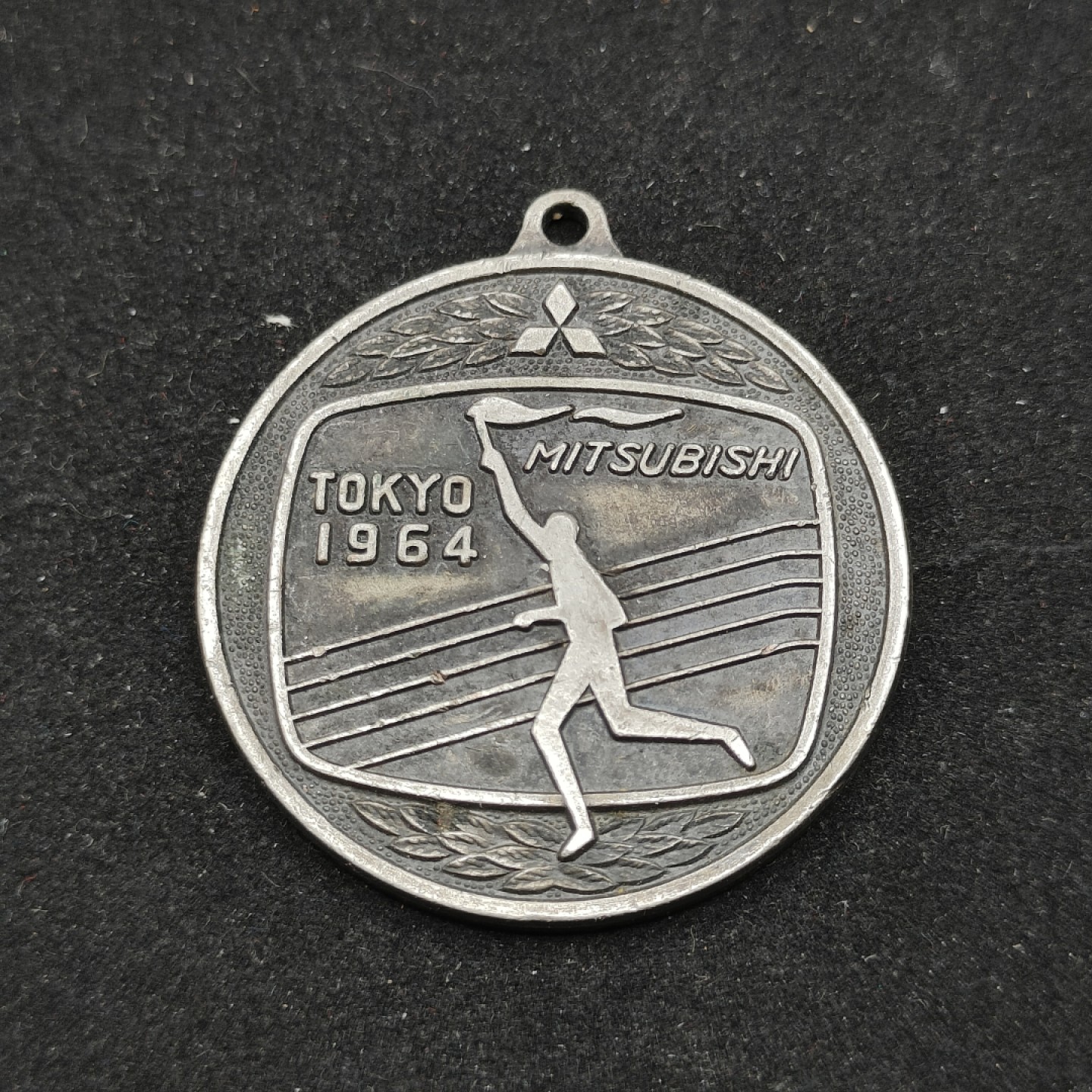 全场0元起拍 第67期 咸鱼国勋章拍卖专场 6月25日（周日）下午6：00开始 日本1964奥运会 三菱徽章