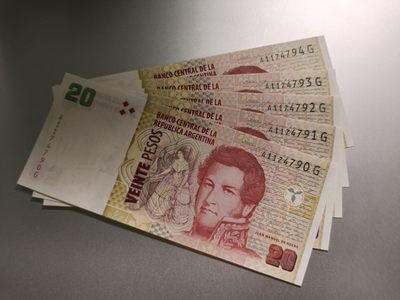 【专场20230622】热得不能再热了——热带国家/地区钞/币专场 - 【拍品003】阿根廷2014版20比索全新UNC批量五张连号