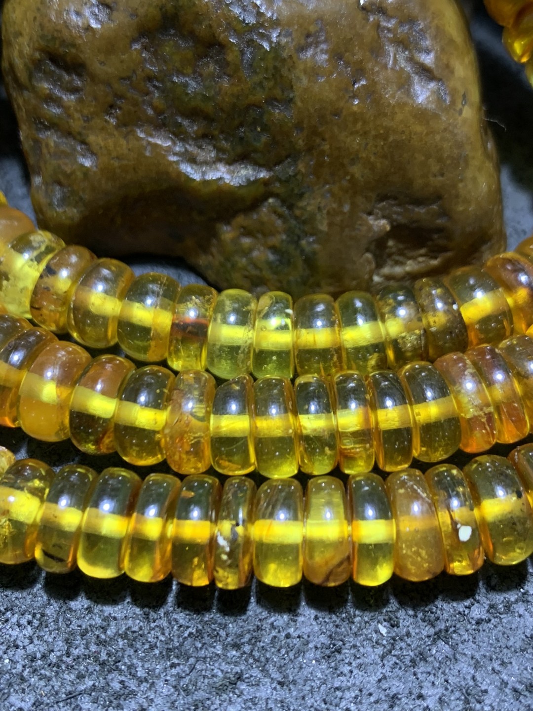 天然乌料蜜蜡隔片项链1条