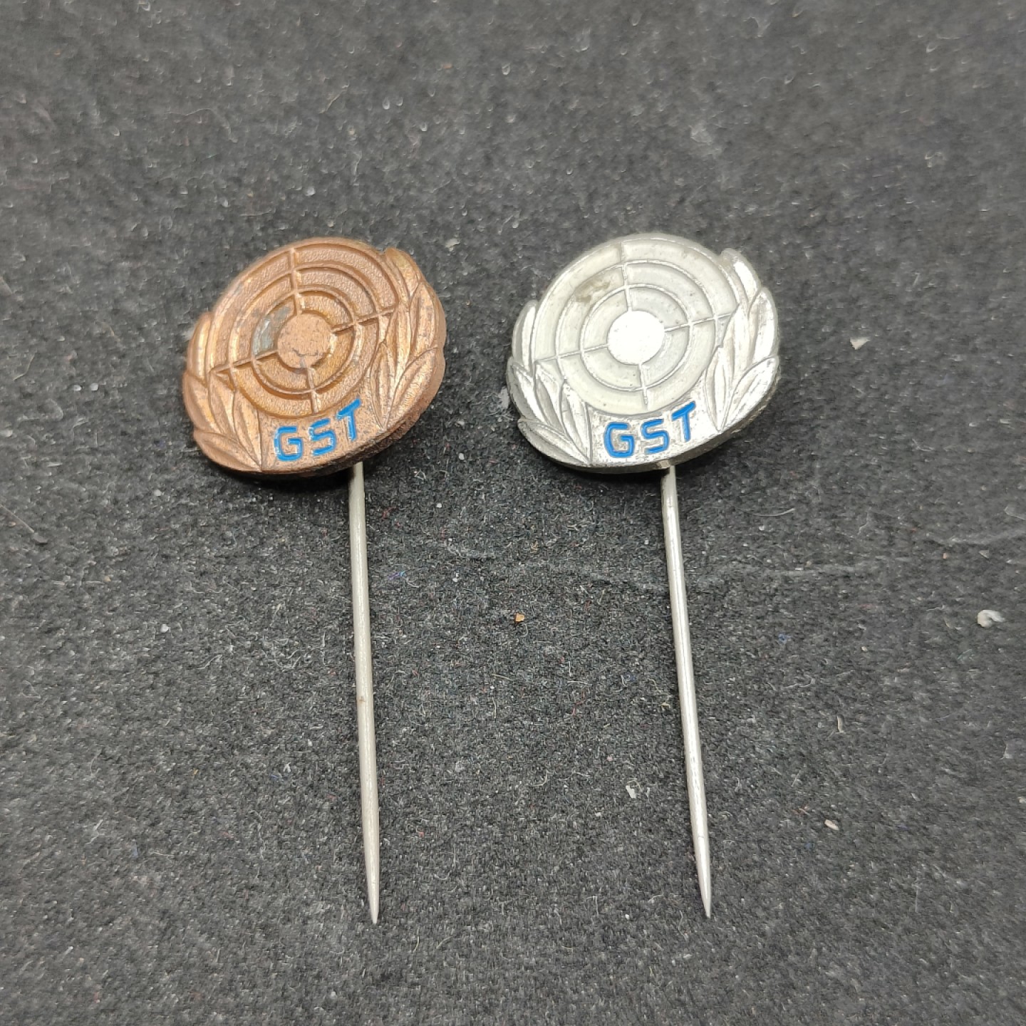 全场0元起拍 第68期 咸鱼国勋章拍卖专场 6月28日（周三）下午6：00开始 东德gst射击奖章两个