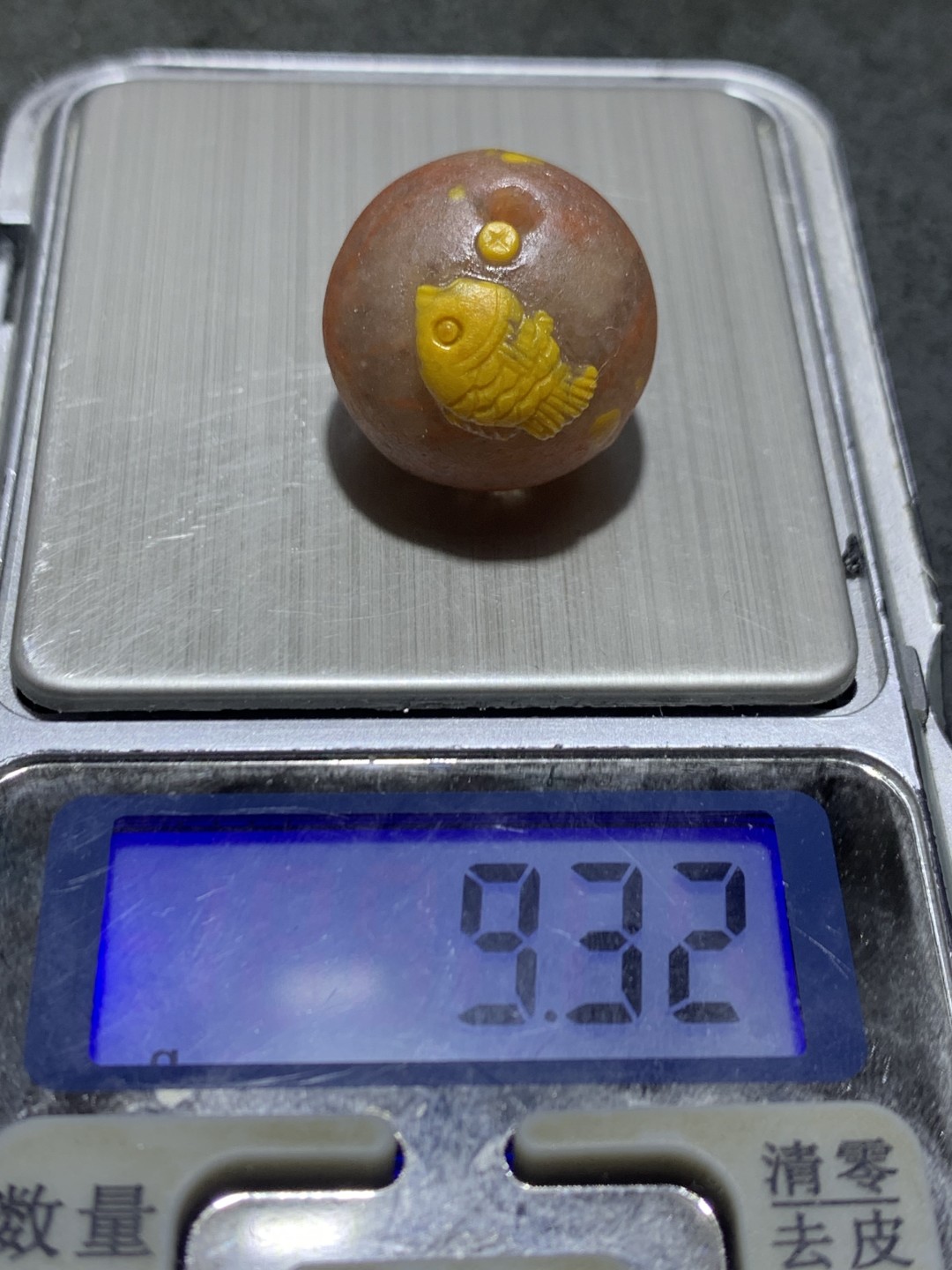 精美冰飘血丝纹亚光战国红玛瑙手工俏色巧雕双鱼2.0随形珠一个，