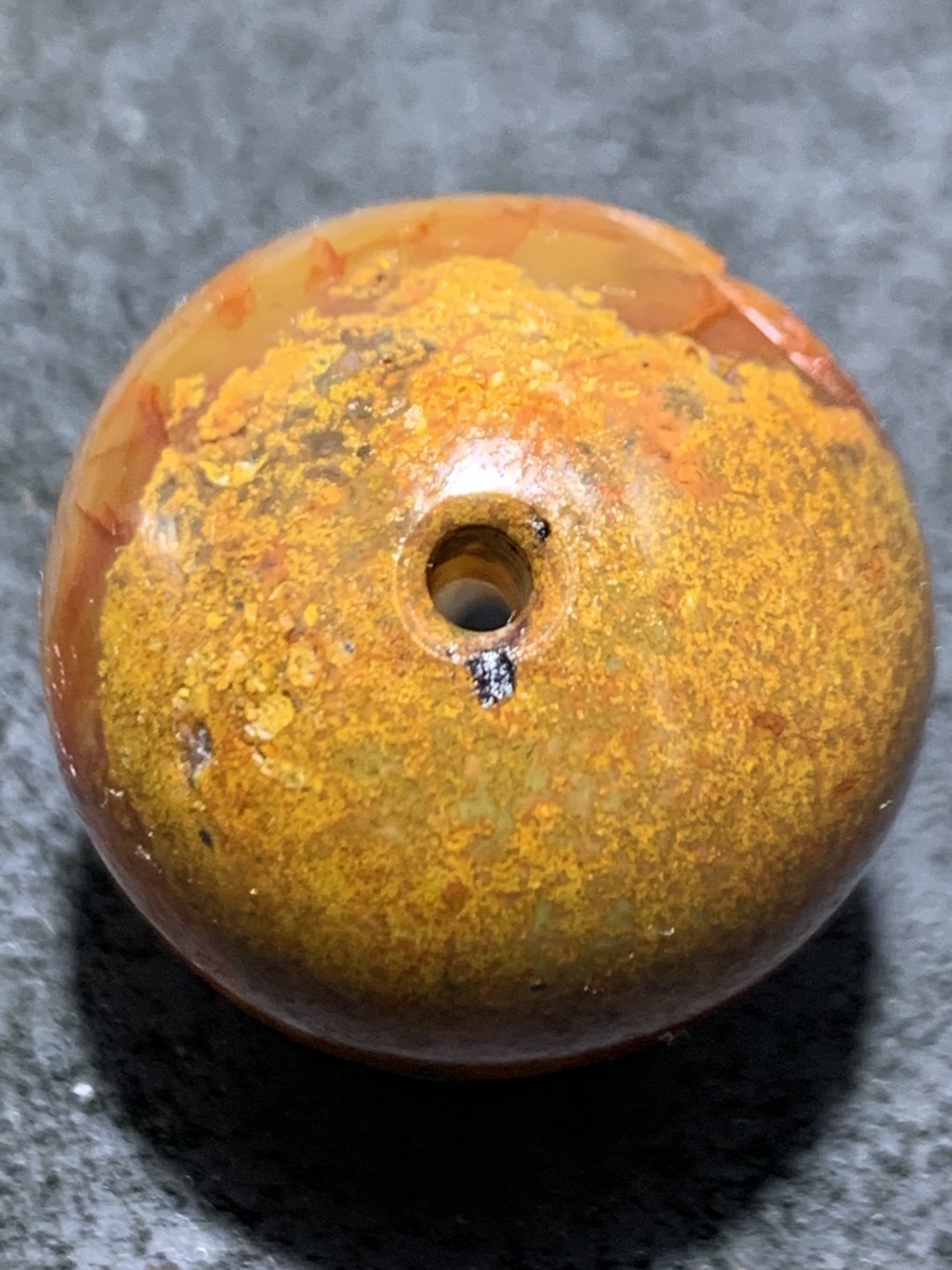 精美亚光高润度冰飘草花纹战国红玛瑙手工俏色巧雕鲤鱼出水圆珠一个