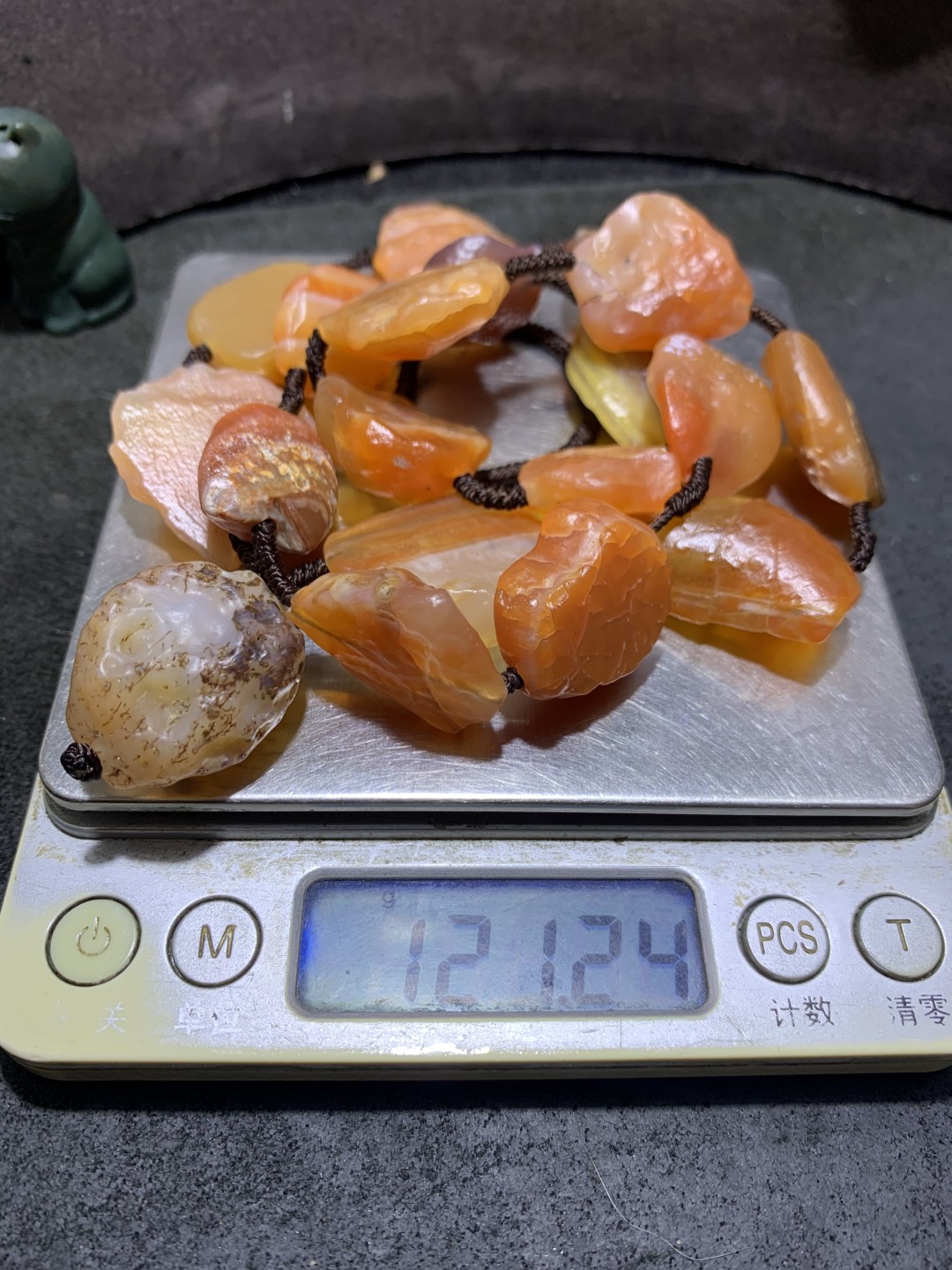 精美戈壁大颗粒樱桃红玛瑙原石项链一条！