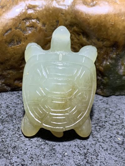精美天然青海糖料和田玉雕刻复古长寿龟吊坠一个， - 精美天然青海糖料和田玉雕刻复古长寿龟吊坠一个，